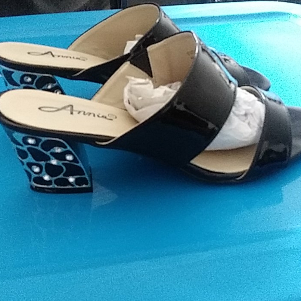 Sandals with Rhinestones - Picture 2 of 3